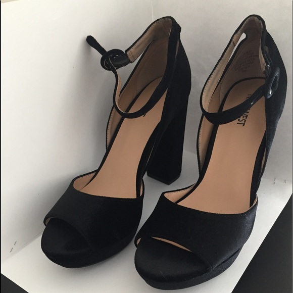 Nine West Platform Peep Toe Pump - size 9 - Picture 2 of 8